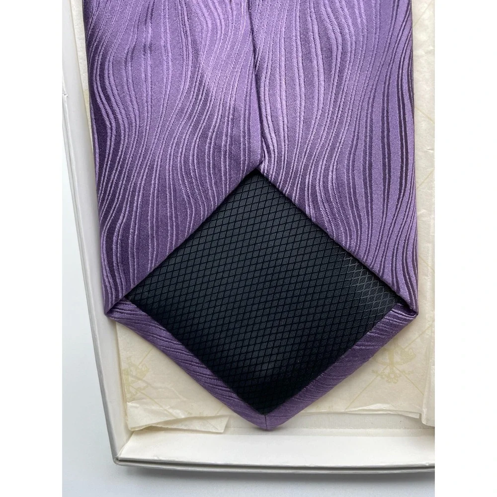 Nicole Miller New York Mens Purple Wavy Ripple Silk Necktie NY050009-999 NEW - Picture 2 of 5